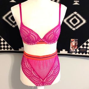 🥰GUC Victoria's Secret Very Sexy Lightly Lined Plunge & Hi-Waist Cheeky, 34B/SM